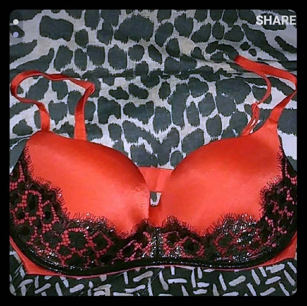 Victoria's Secret Balconet Bombshell Bra